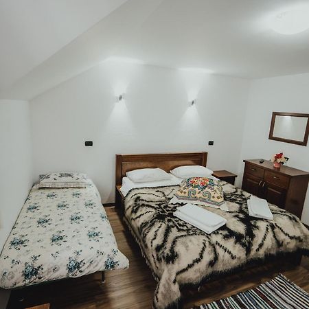 Popasul Calatorului Hotel Моисей Екстериор снимка