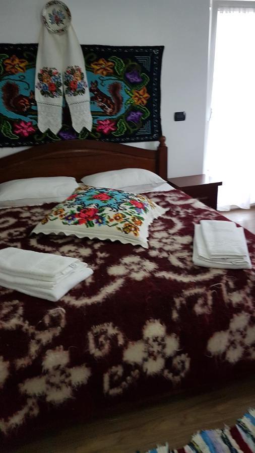 Popasul Calatorului Hotel Моисей Екстериор снимка