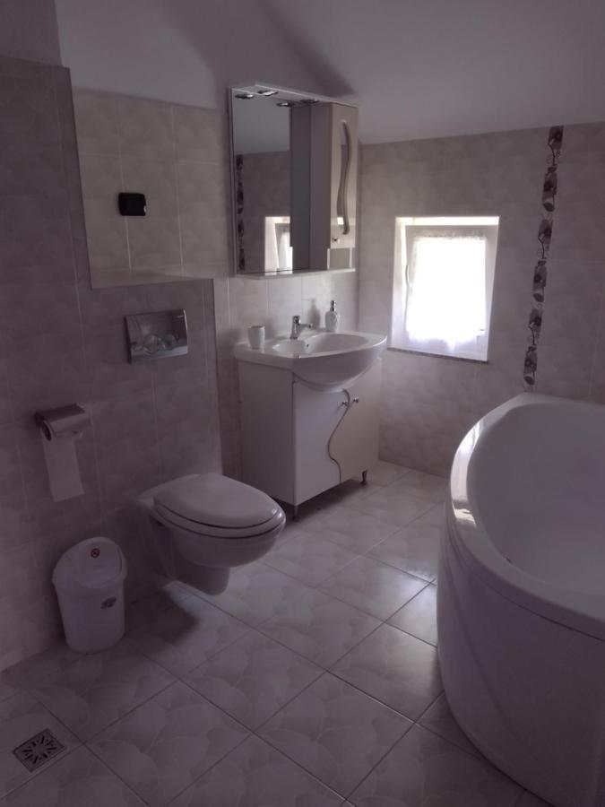 Popasul Calatorului Hotel Моисей Екстериор снимка