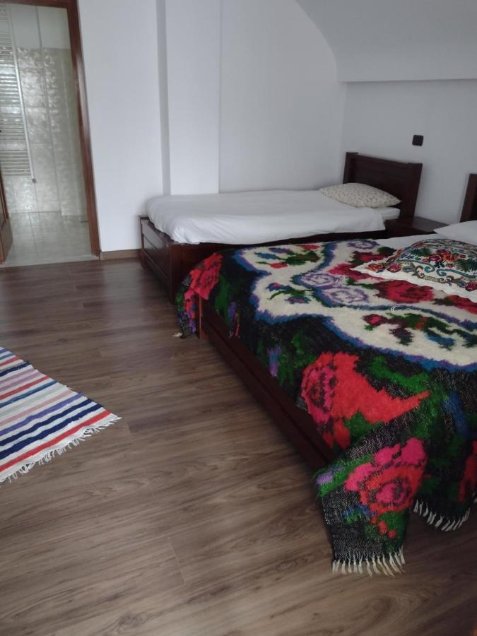 Popasul Calatorului Hotel Моисей Екстериор снимка