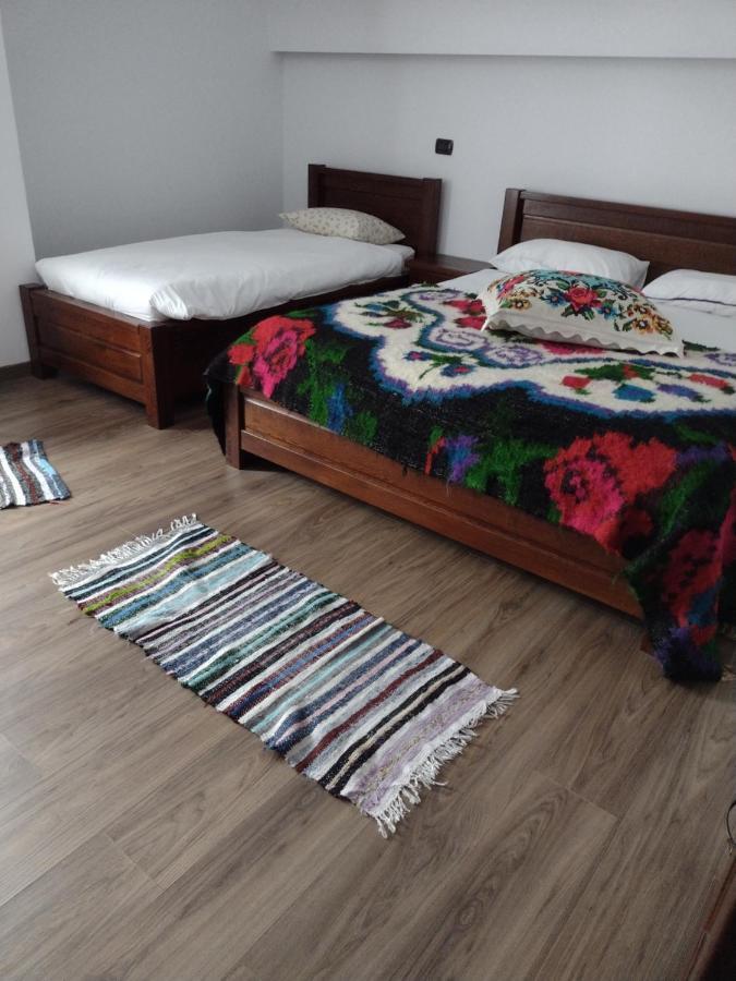 Popasul Calatorului Hotel Моисей Екстериор снимка