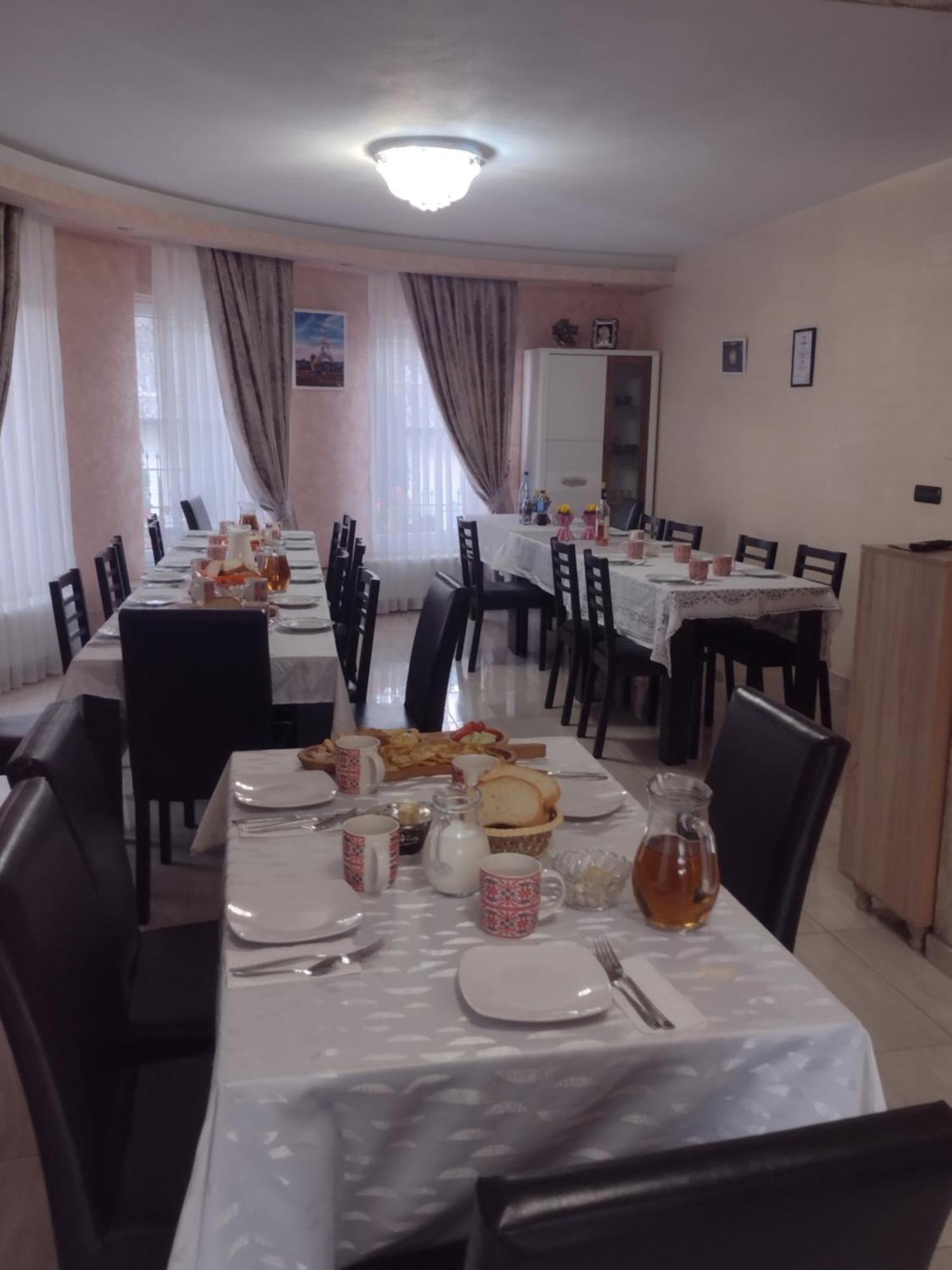 Popasul Calatorului Hotel Моисей Екстериор снимка