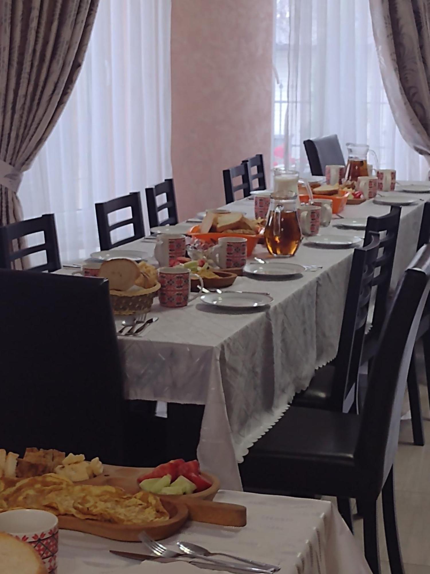 Popasul Calatorului Hotel Моисей Екстериор снимка
