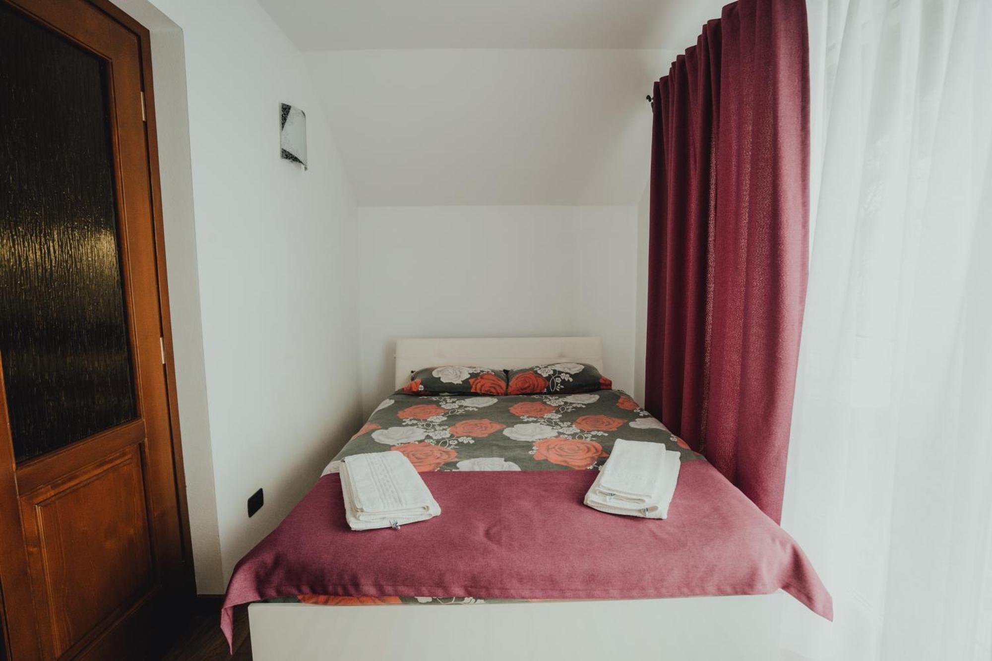 Popasul Calatorului Hotel Моисей Екстериор снимка