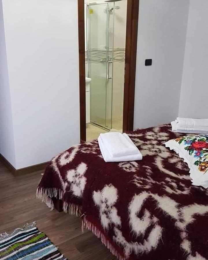 Popasul Calatorului Hotel Моисей Екстериор снимка