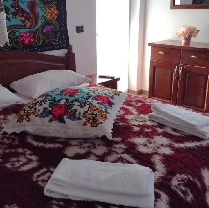 Popasul Calatorului Hotel Моисей Екстериор снимка