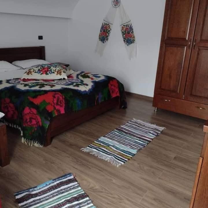 Popasul Calatorului Hotel Моисей Екстериор снимка