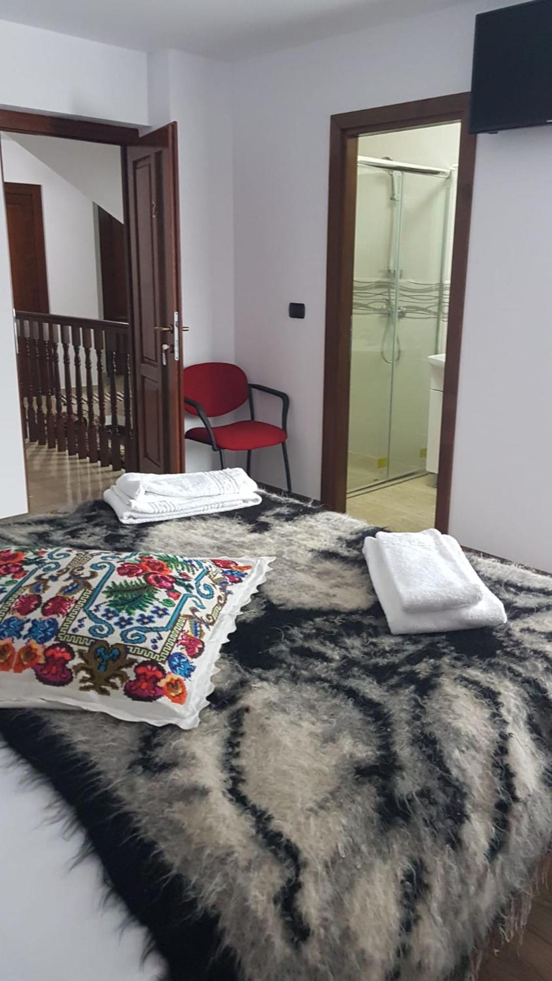 Popasul Calatorului Hotel Моисей Екстериор снимка