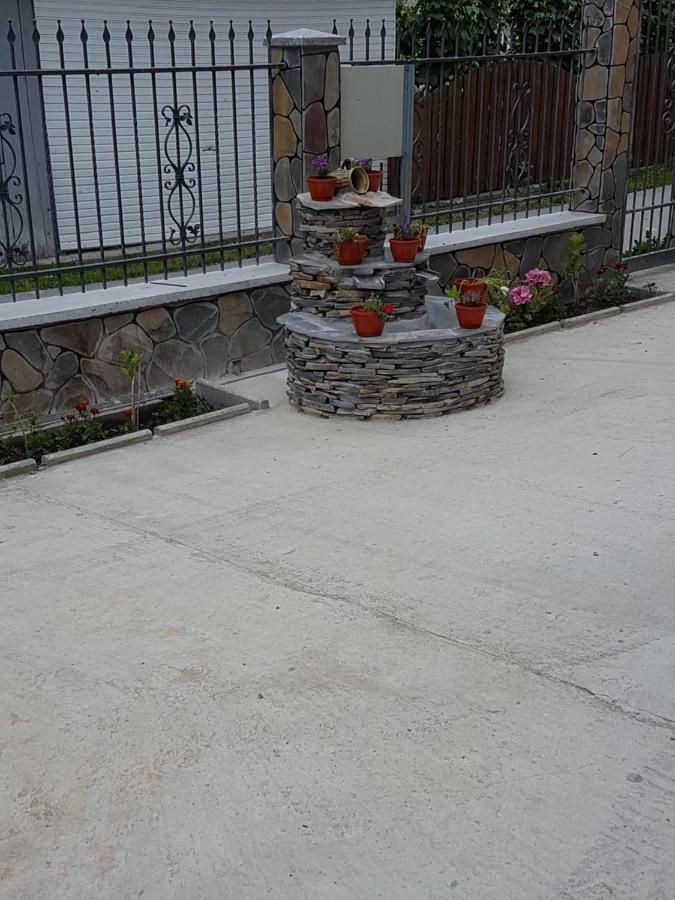 Popasul Calatorului Hotel Моисей Екстериор снимка