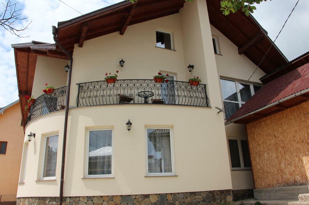 Popasul Calatorului Hotel Моисей Екстериор снимка