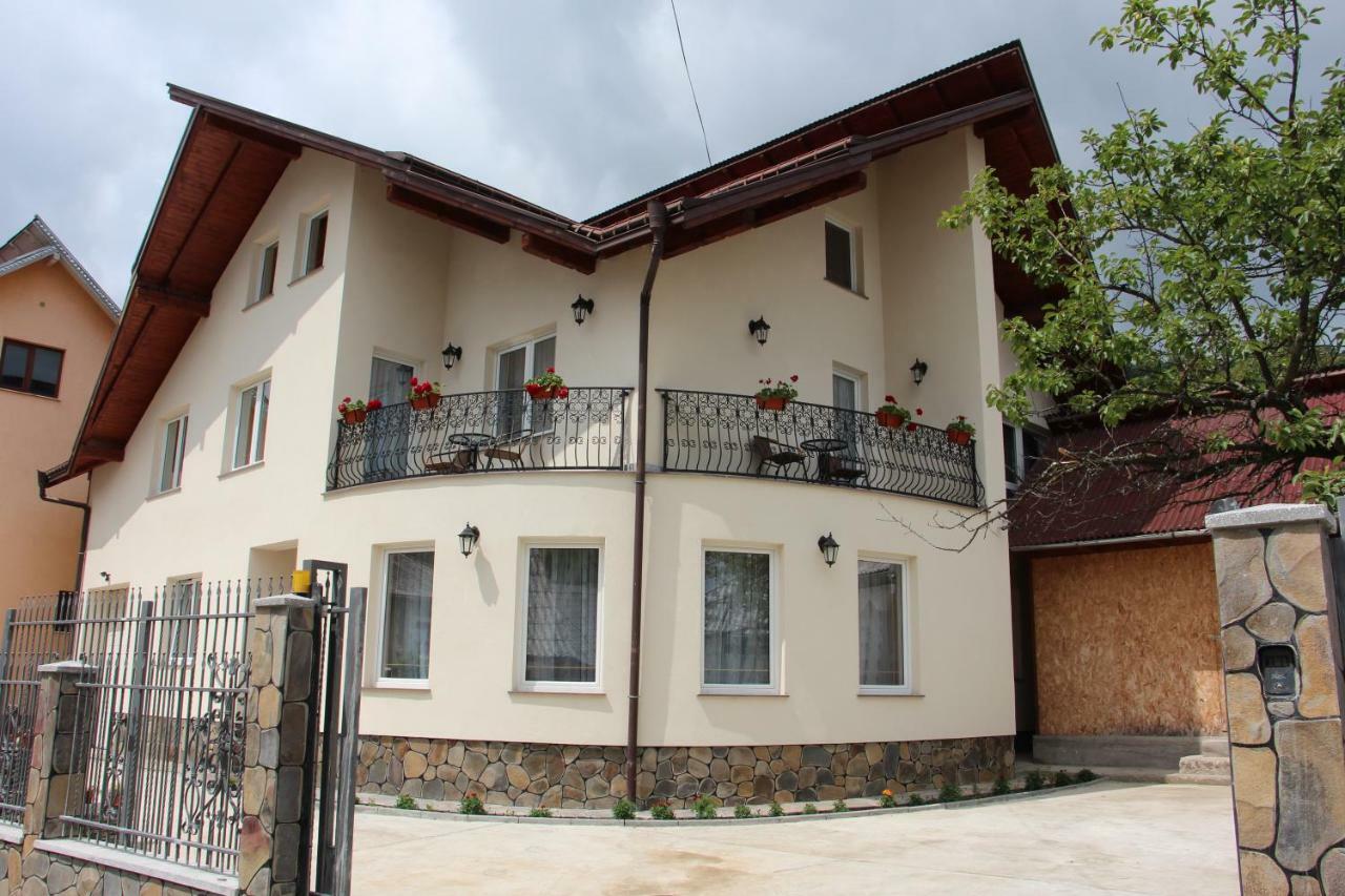Popasul Calatorului Hotel Моисей Екстериор снимка
