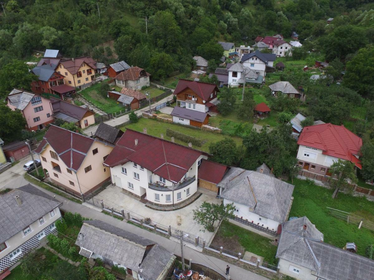 Popasul Calatorului Hotel Моисей Екстериор снимка
