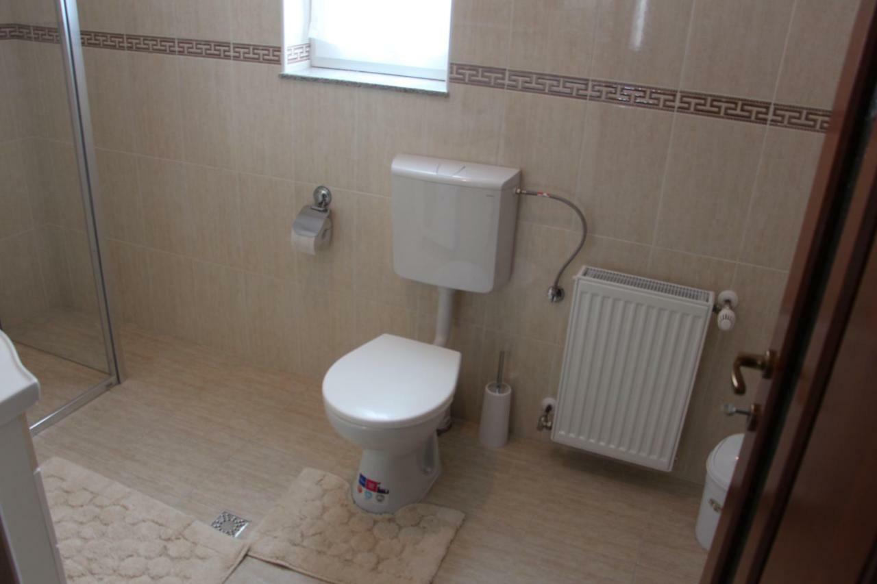 Popasul Calatorului Hotel Моисей Екстериор снимка