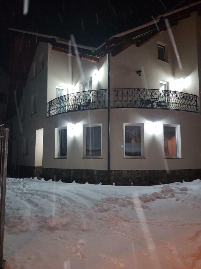 Popasul Calatorului Hotel Моисей Екстериор снимка